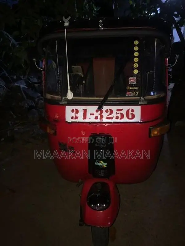 Bajaj RE 2012