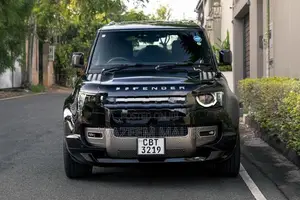 Land Rover Defender P300 Straight Petrol 2025