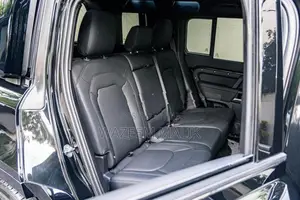 Land Rover Defender P300 Straight Petrol 2025