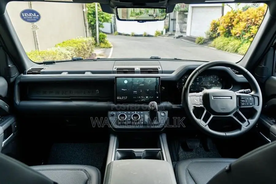 Land Rover Defender P300 Straight Petrol 2025
