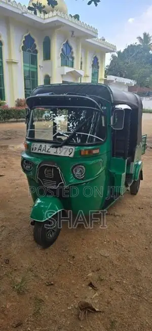 Bajaj RE 2015