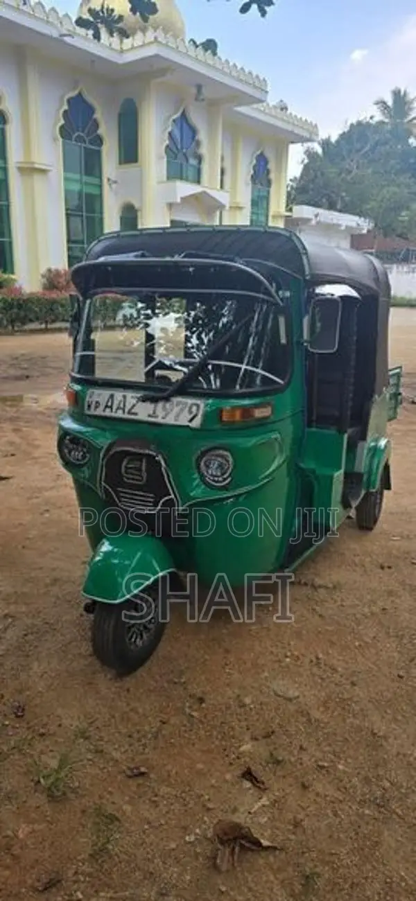 Bajaj RE 2015