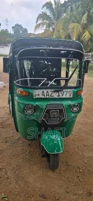 Bajaj RE 2015