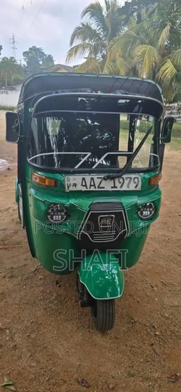 Bajaj RE 2015
