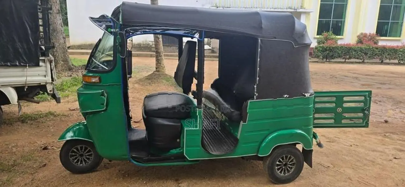 Bajaj RE 2015