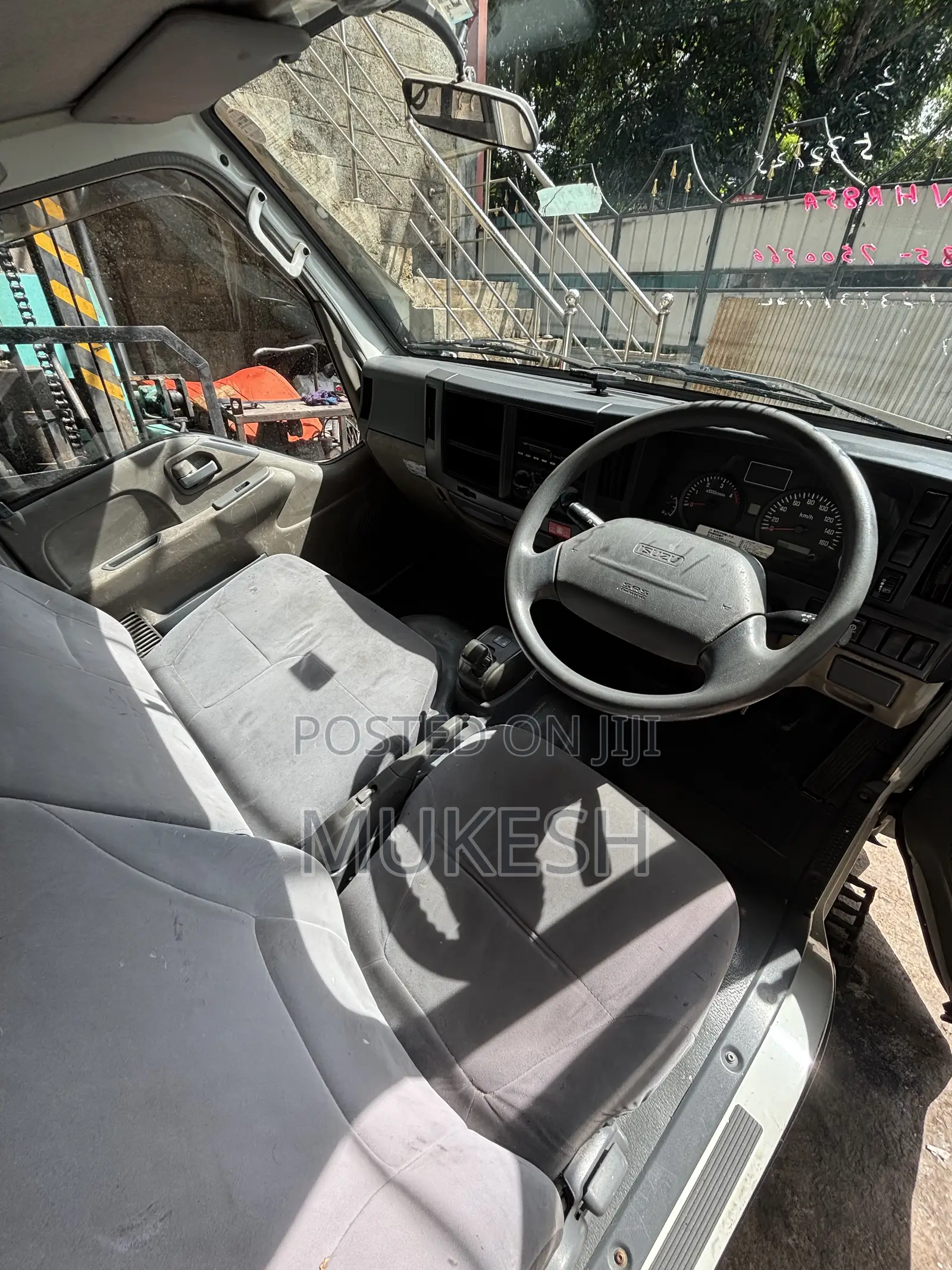 Isuzu Petti Muna Cabin 24v (Japan)