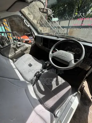 Isuzu Petti Muna Cabin 24v (Japan)