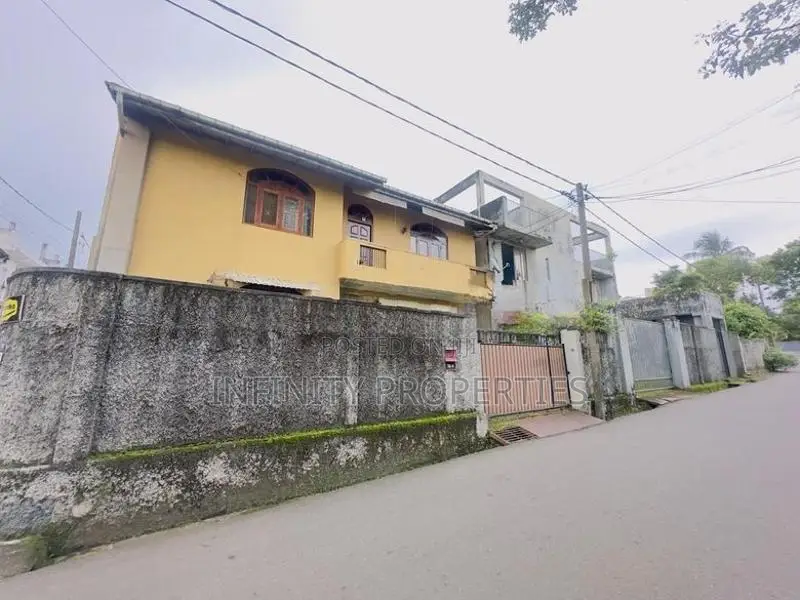 (IP326) 32P Land with 03 Houses Sale at Colombo 06