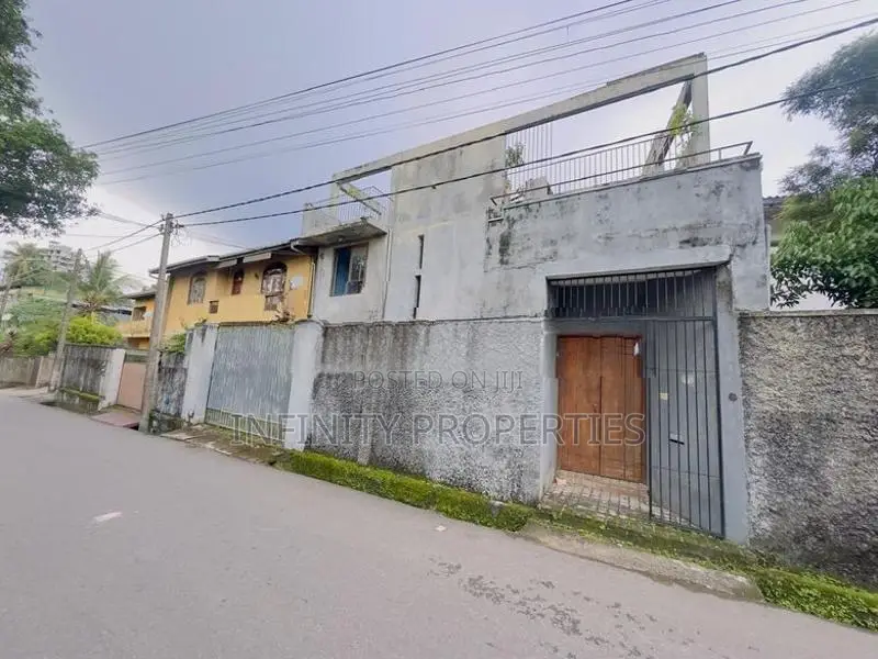 (IP326) 32P Land with 03 Houses Sale at Colombo 06