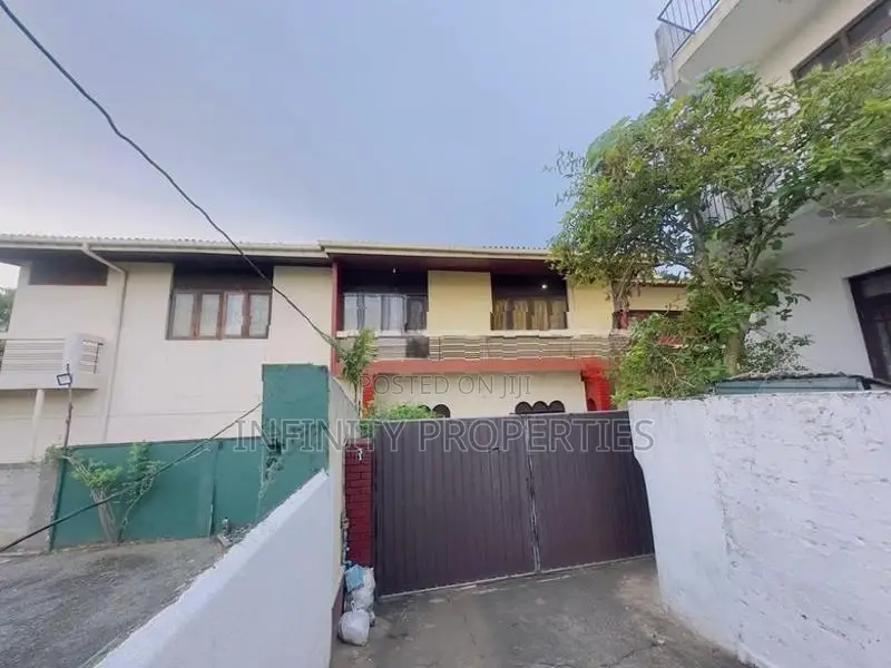 (IP326) 32P Land with 03 Houses Sale at Colombo 06