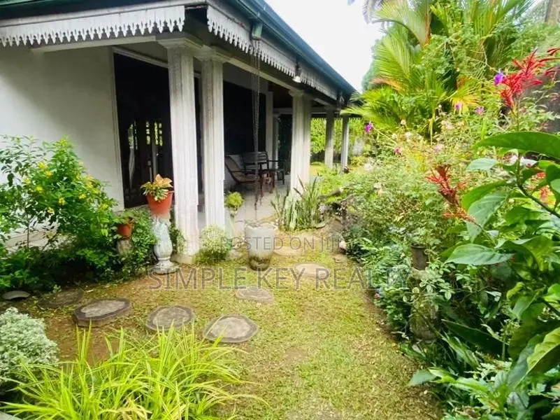 Valuable Land with House for Sale in Kiribathgoda Makola