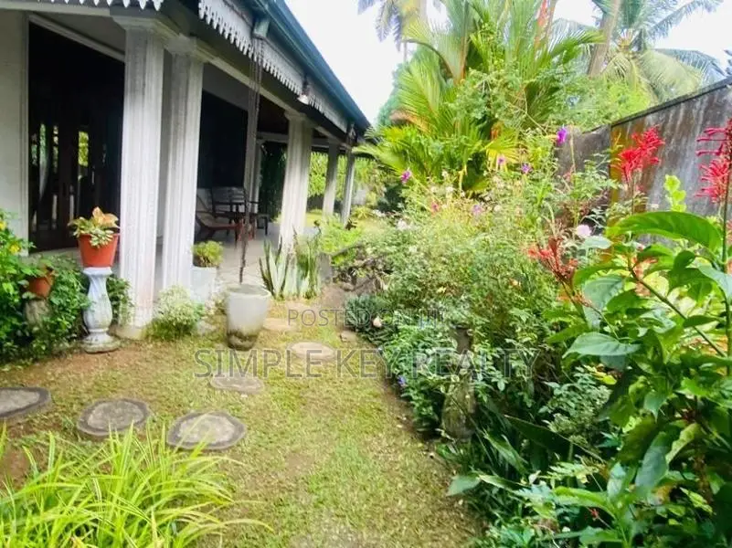 Valuable Land with House for Sale in Kiribathgoda Makola