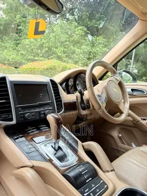 Porsche Cayenne Full Options 2012