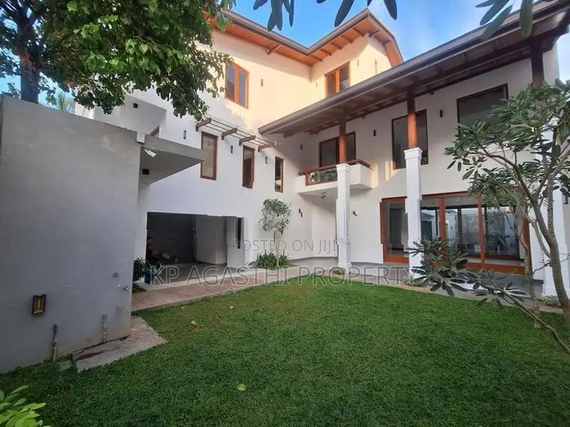 Luxury House for Sale in Pitakotte