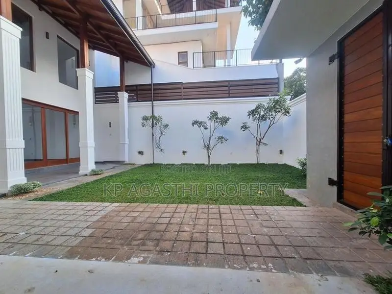 Luxury House for Sale in Pitakotte