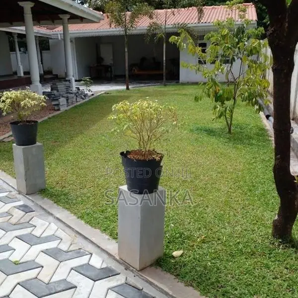 Battaramulla Koswatta Luxury House for Rent