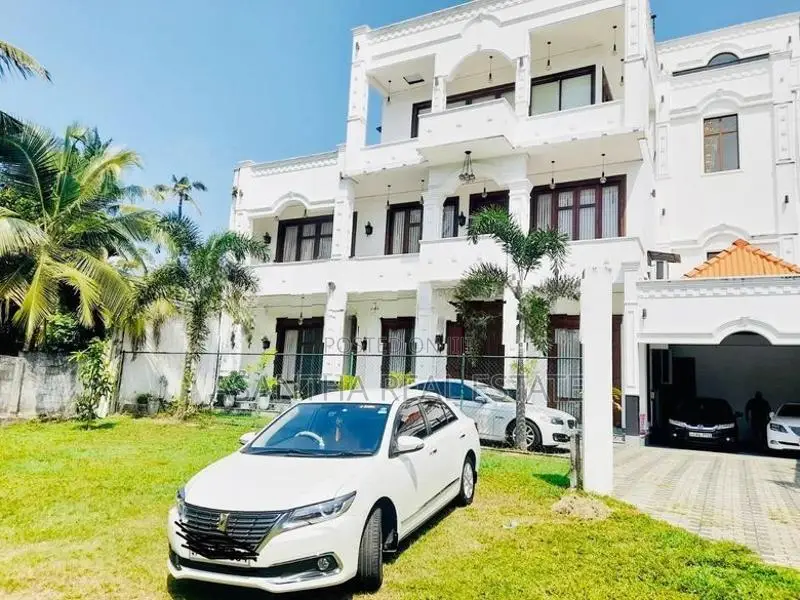 Luxury House Sale At walpola rd koswatha Battramulla