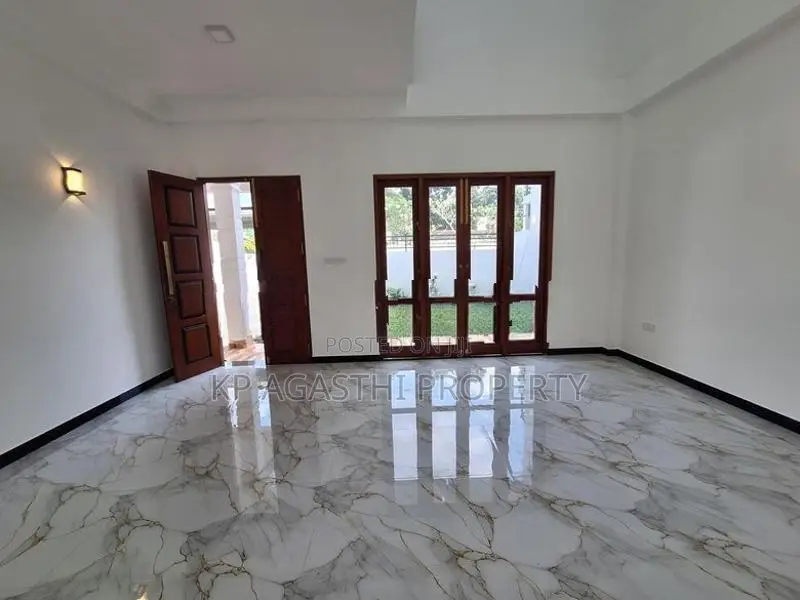 Piliyandala Junction House for Sale