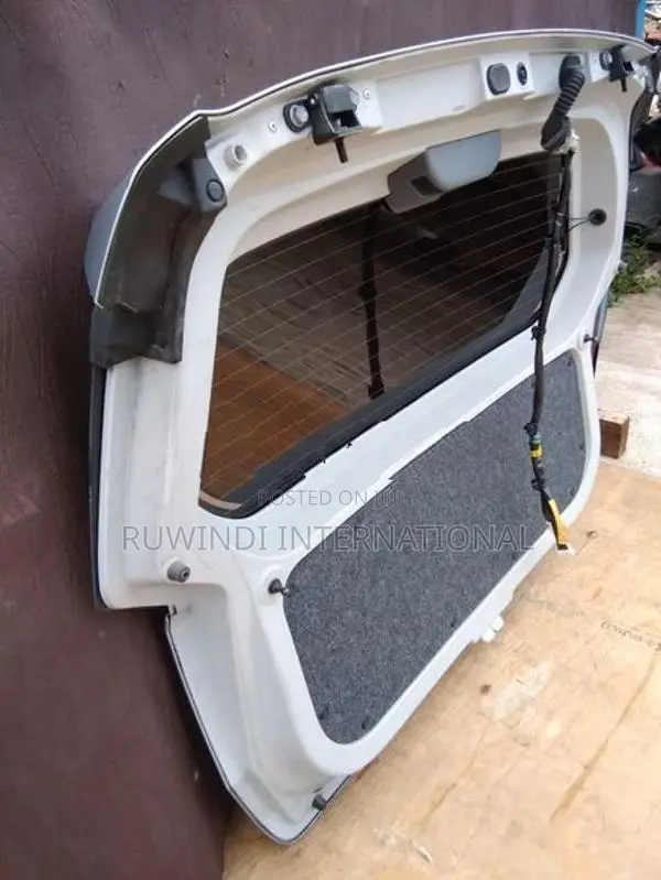 TOYOTA PIXIS LA350A DICKEY DOOR COMPLETE