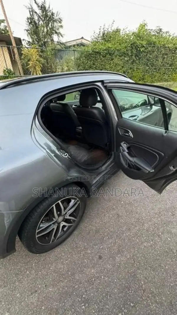 Mercedes Benz GLA 200 2015