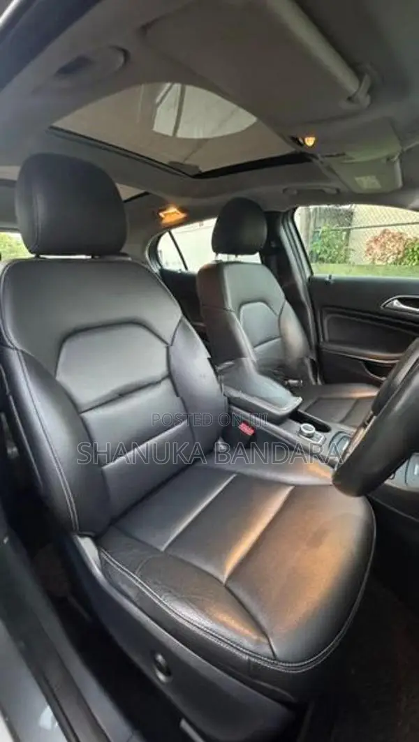Mercedes Benz GLA 200 2015