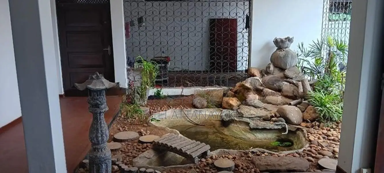 House with 18 Perches Near Water's Edge – Battaramulla