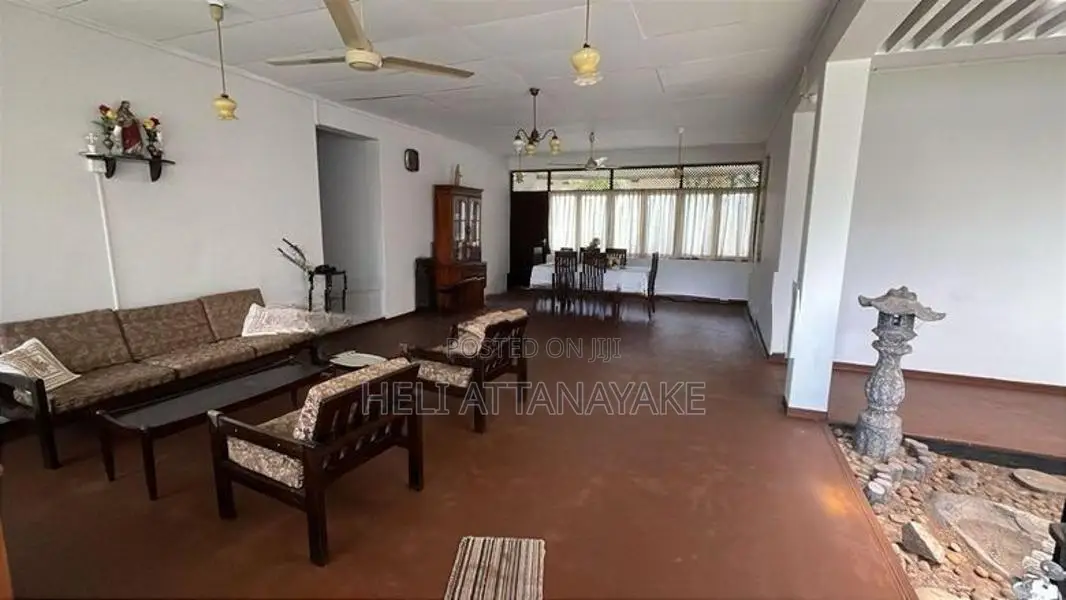 House with 18 Perches Near Water's Edge – Battaramulla