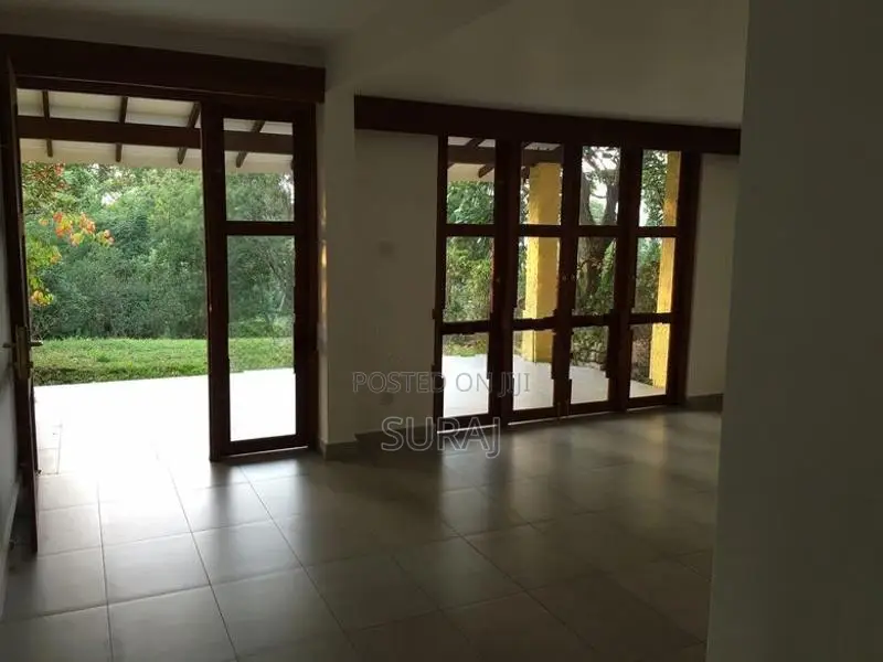 4 BR House with Garden for Rent Hantana