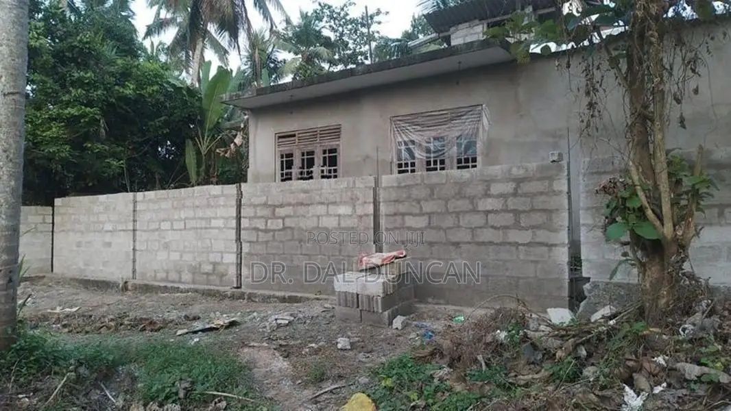 8-Perch Land Near a Paddy Field with Boundary Wall in Habarakada
