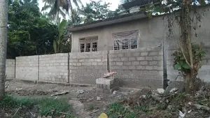 8-Perch Land Near a Paddy Field with Boundary Wall in Habarakada