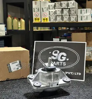 Land Rover - Engine Mounting Bracket