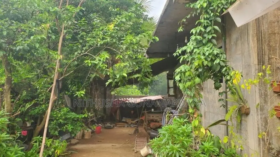 Land with House for Sale in Delgoda