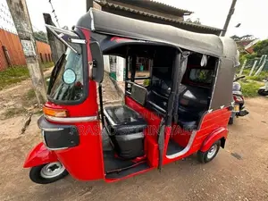 Bajaj RE 2019