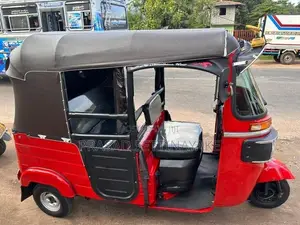 Bajaj RE 2019