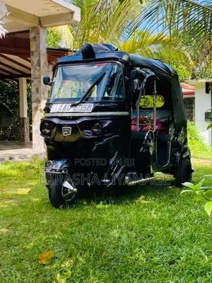 Bajaj RE 2017