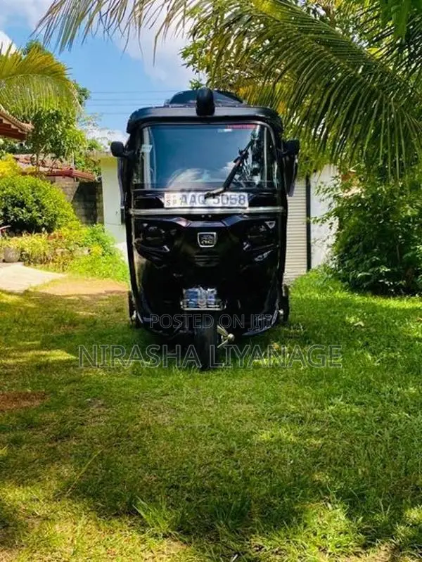 Bajaj RE 2017
