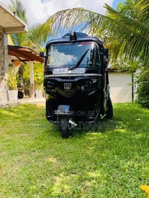 Bajaj RE 2017