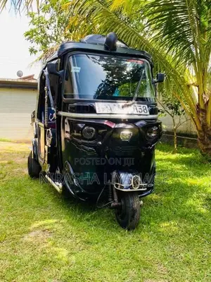 Bajaj RE 2017