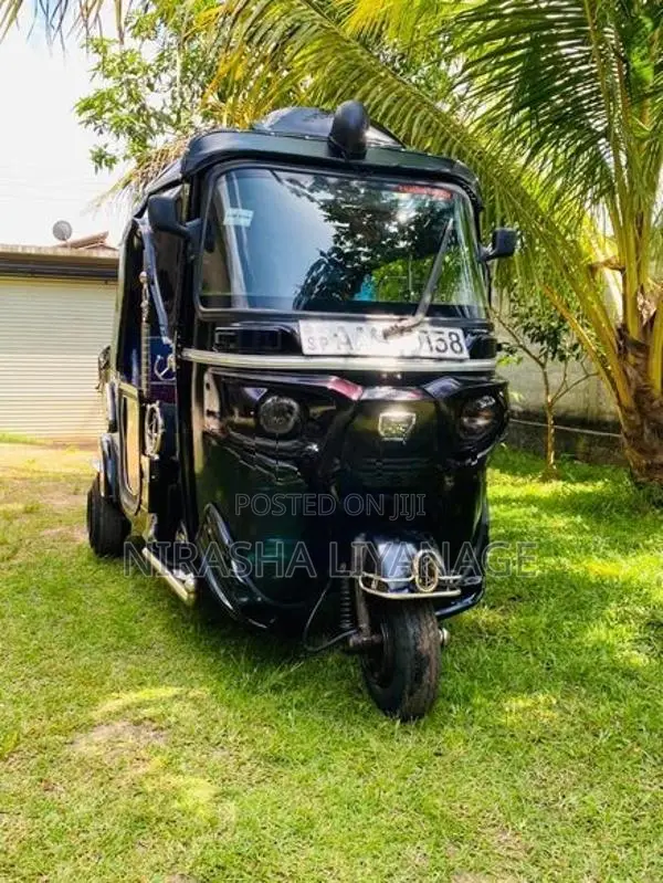 Bajaj RE 2017