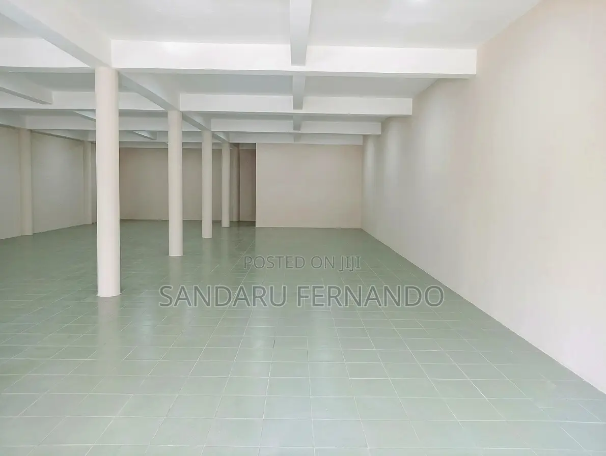 Main Road Facing Commercial Floor for Rent in Maradana P400