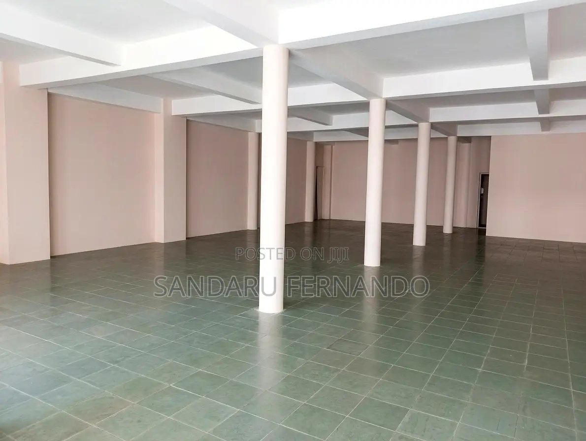 Main Road Facing Commercial Floor for Rent in Maradana P400