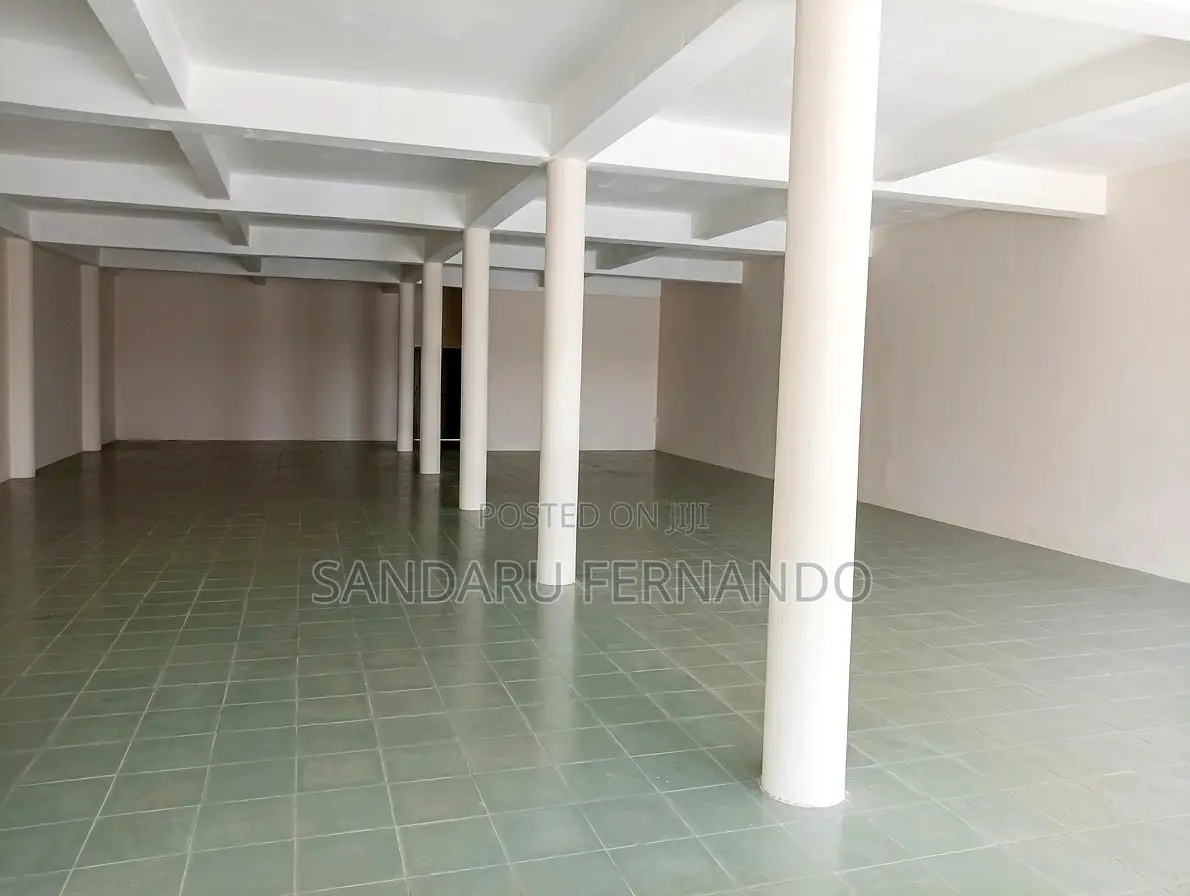 Main Road Facing Commercial Floor for Rent in Maradana P400