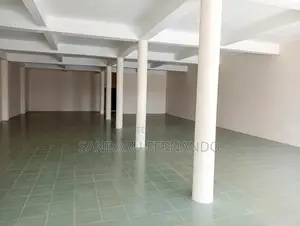 Main Road Facing Commercial Floor for Rent in Maradana P400