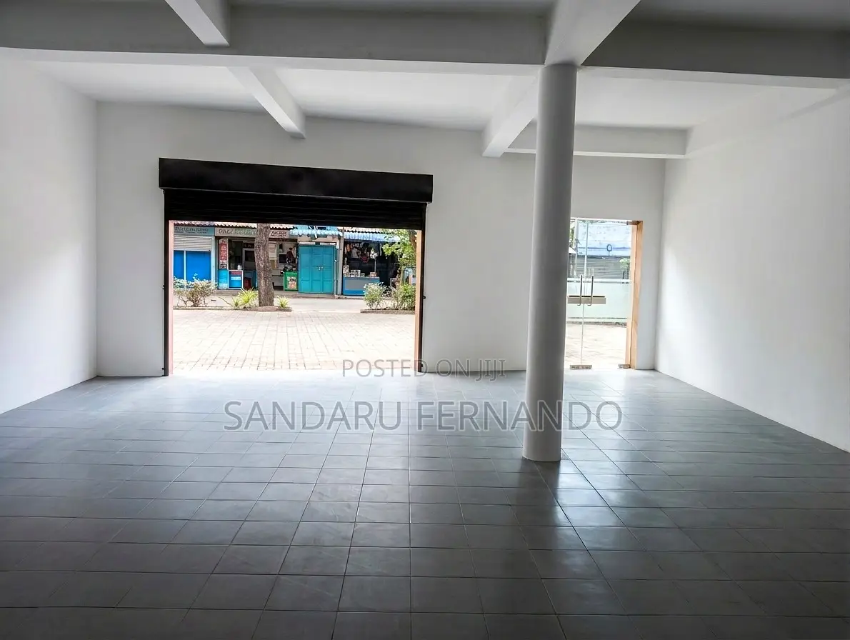 Main Road Facing Commercial Floor for Rent in Maradana P400