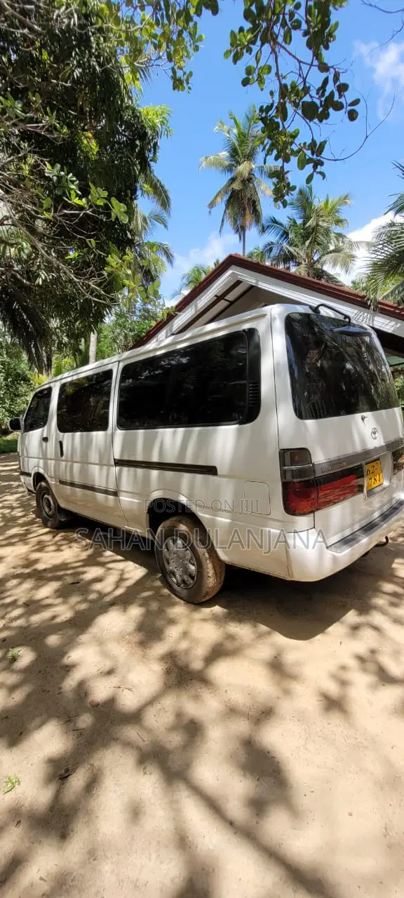 Toyota HiAce 1991 White