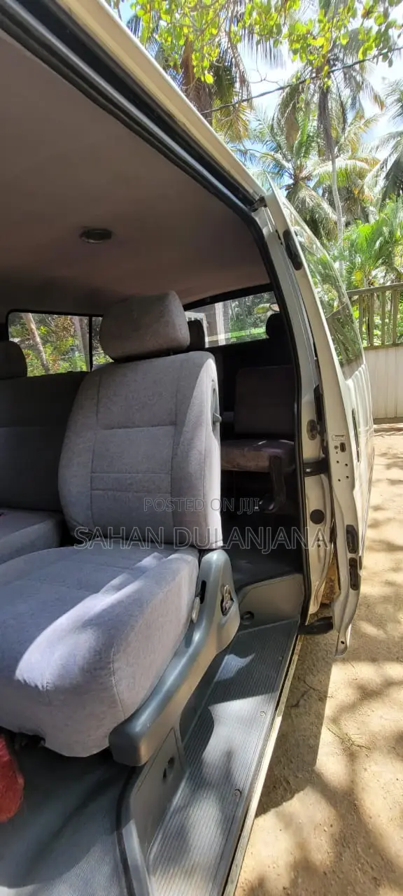 Toyota HiAce 1991 White
