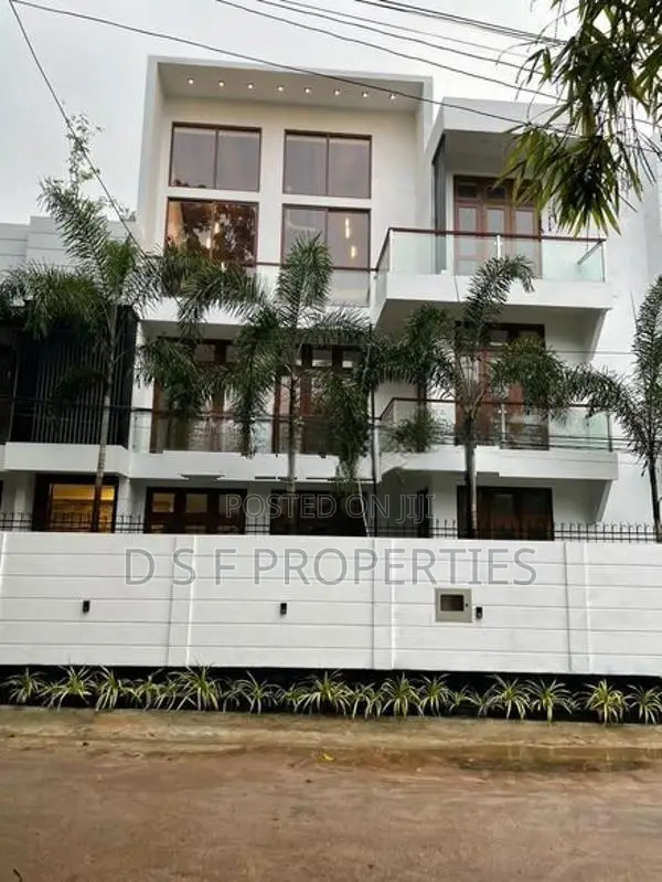 A Brand New Super Three Story Luxury House in Nearby Battaramulla