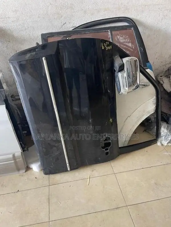 Mitsubishi Montero V98 Door Panel