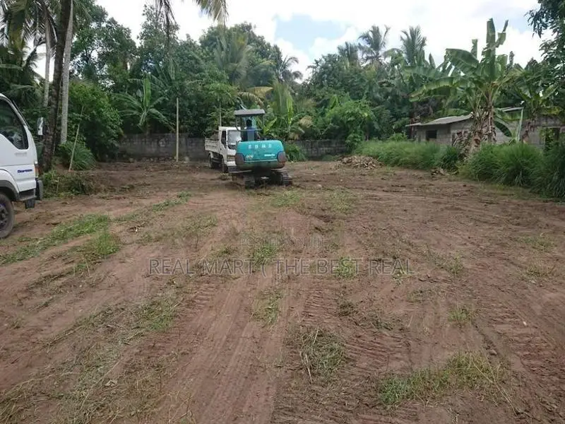 Kaduwela : 10 Perches Bare Land for sale in Waduranmulla