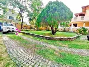 පිලියන්දල නගරයෙන් පර්චස් 30 ක් තෙමහල් නිවසක් විකිණීමට